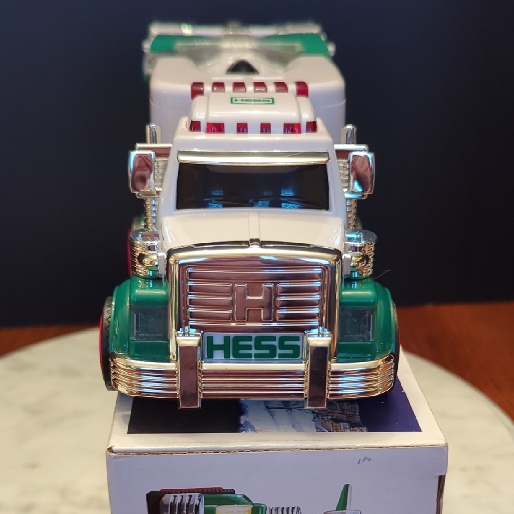 2010 Hess Toy Truck and Jet - Green and White - Picture 5 of 17